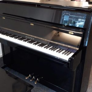 Yamaha M-108T Piano Zwart Hoogglans